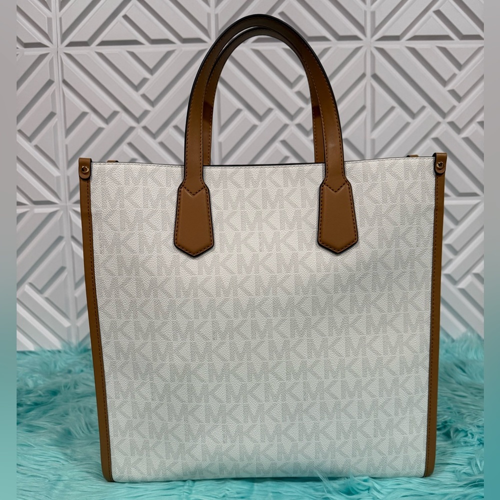 Michael Kors MAPLE Large NS Logo Tote Pale Peanut & White Signature Tote NWT - Picture 7 of 11